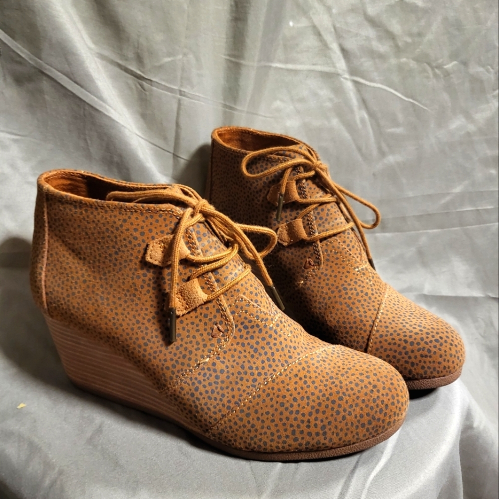 Tom's booties size 10